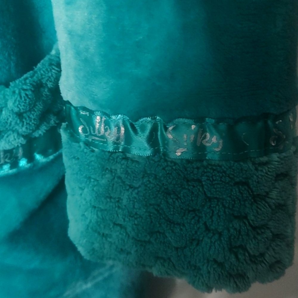 Elegant Teal Women's Robe - Picture 5 of 7